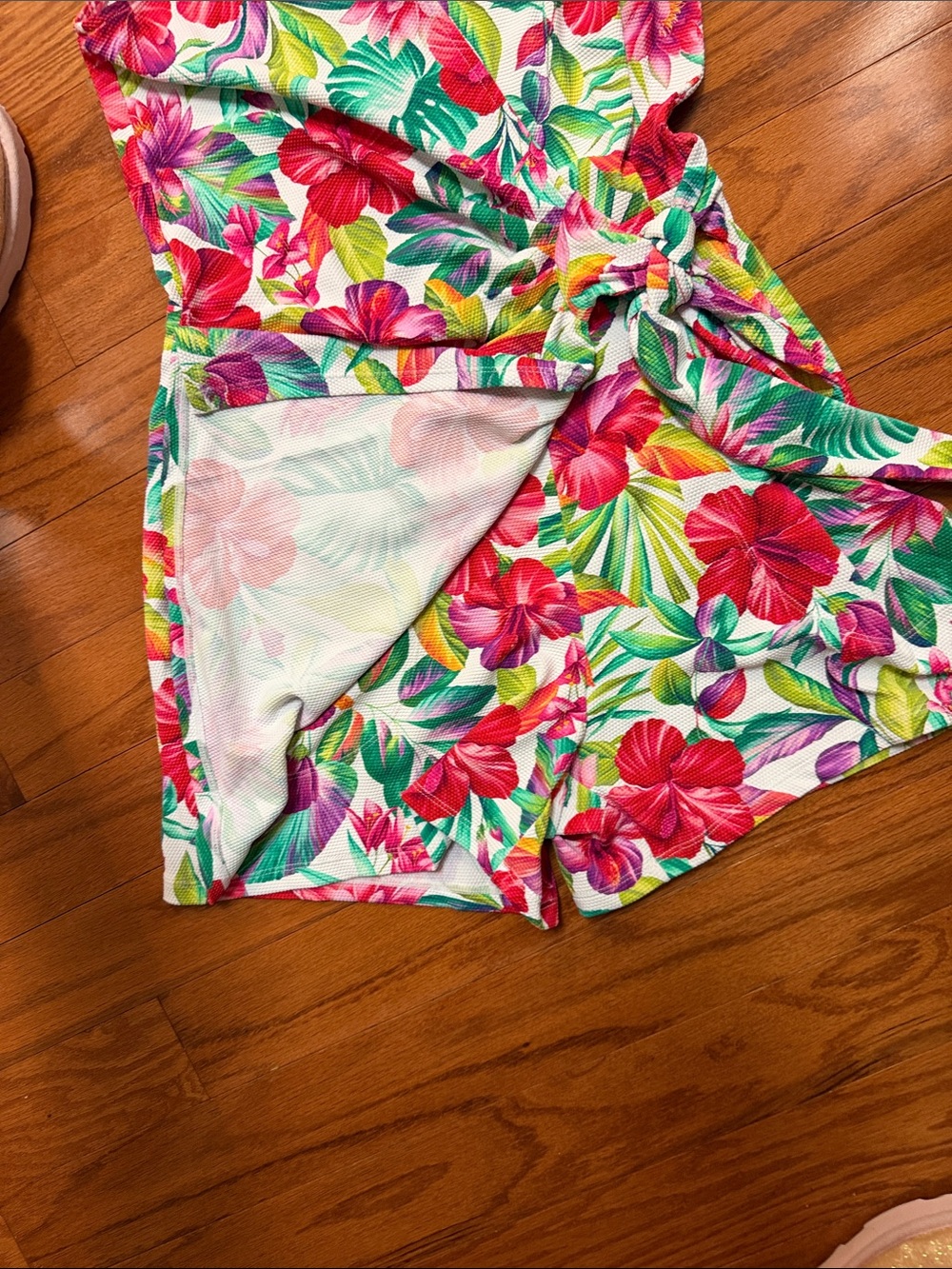 Tommy Bahama Tropical Floral Tie-Waist Romper in White, Pink & Green NWOT - Picture 3 of 6